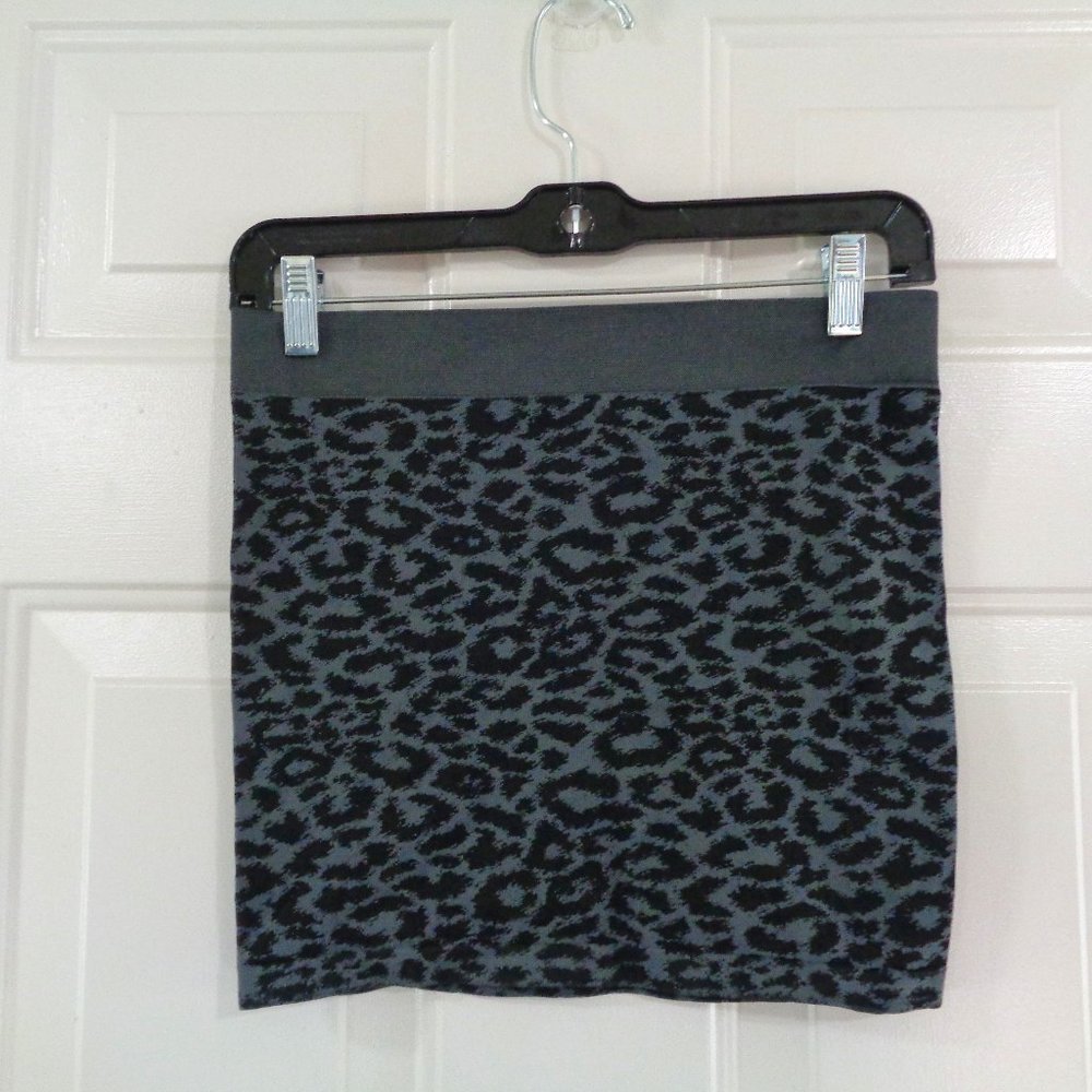 Gray Leopard Print Skirt by Nikibiki